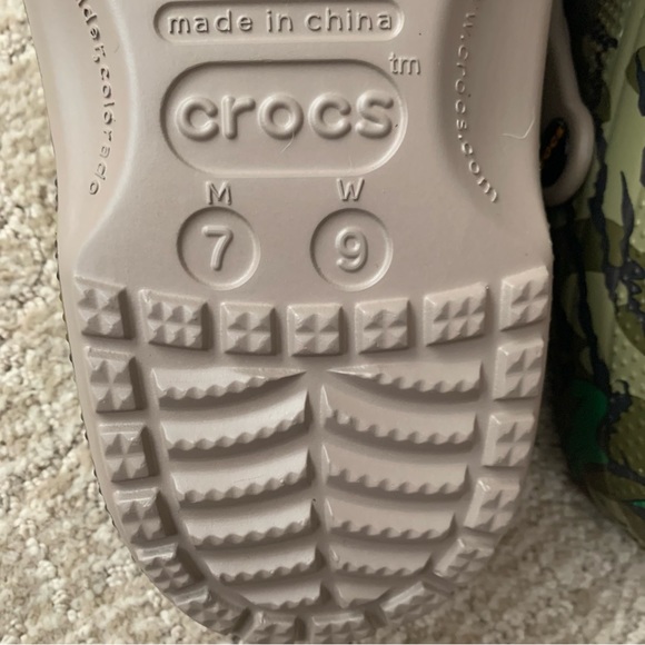 Luke Combs Crocs Men's 7/ Woman's 9 Bootleggers 2022 Brand New with Bag Camo - Picture 5 of 10